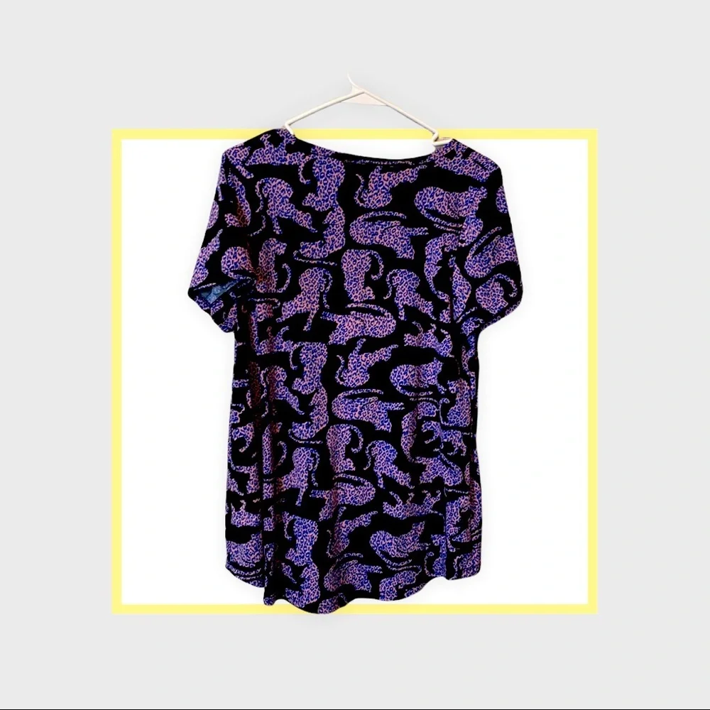 💜💜 LulaRoe Cheetah Short Sleeve Top Size L